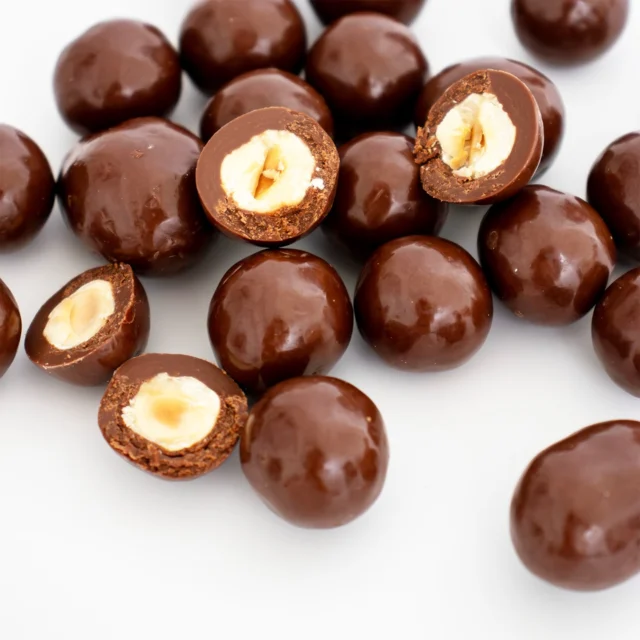 Один горішок тобі чи два наступному?Знову в наявності горішки в шоколаді:- мигдаль - кокос в білому шоколаді- фундук в молочному шоколаді- родзинки асорті - трюфель мигдаль Доступні до замовлень в об’ємах 50г та 100г зі знижкою -10% тільки до 28.11 🔥