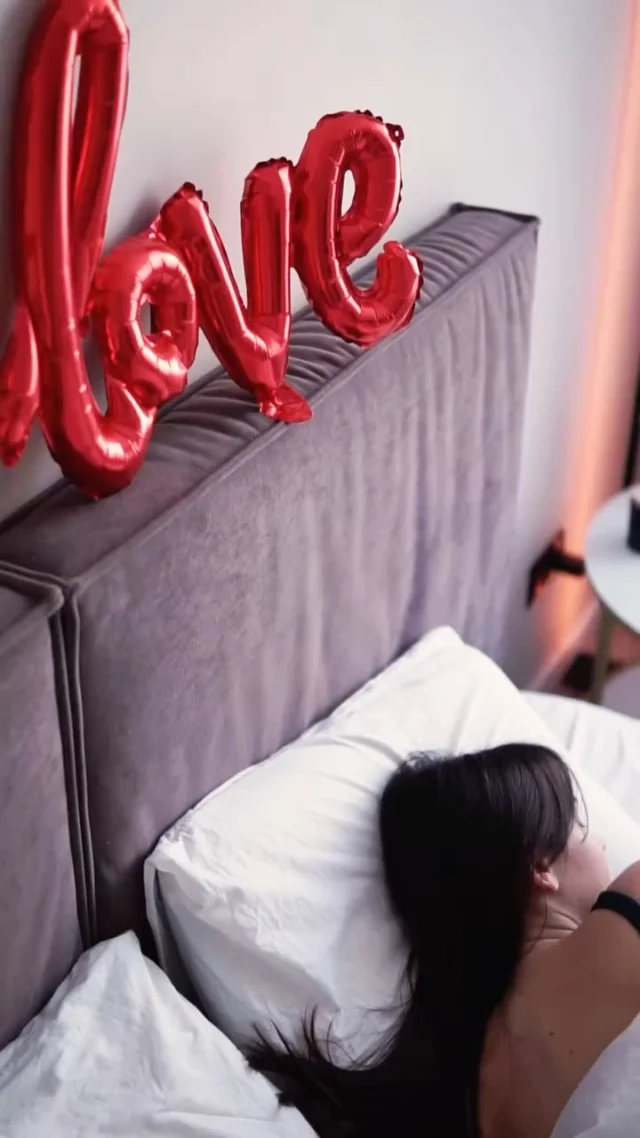 Любов - це не про великі жести.
Це про «я приготував тобі сніданок».
Про ранкову каву, яку зробили, поки ти ще спала.

Маленькі речі. Щодня.
З Днем закоханих ❤️