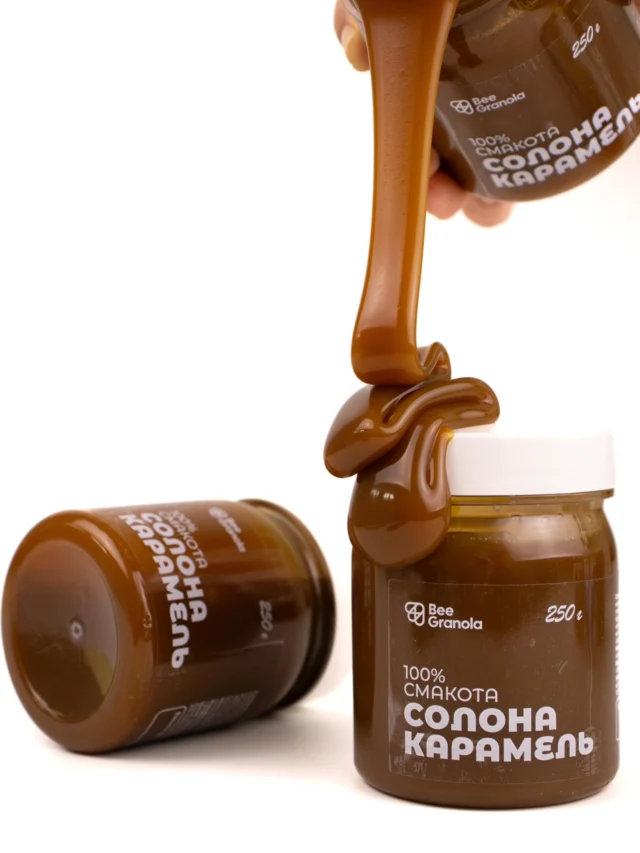 Солона карамель 🤎

Ніжна, тягуча, з ідеальним балансом солодкого та солоного. Смак, який закохує з першої ложки 😍

Для сирників, млинців, тостів - або просто
з ложки.
250 г - 165 грн