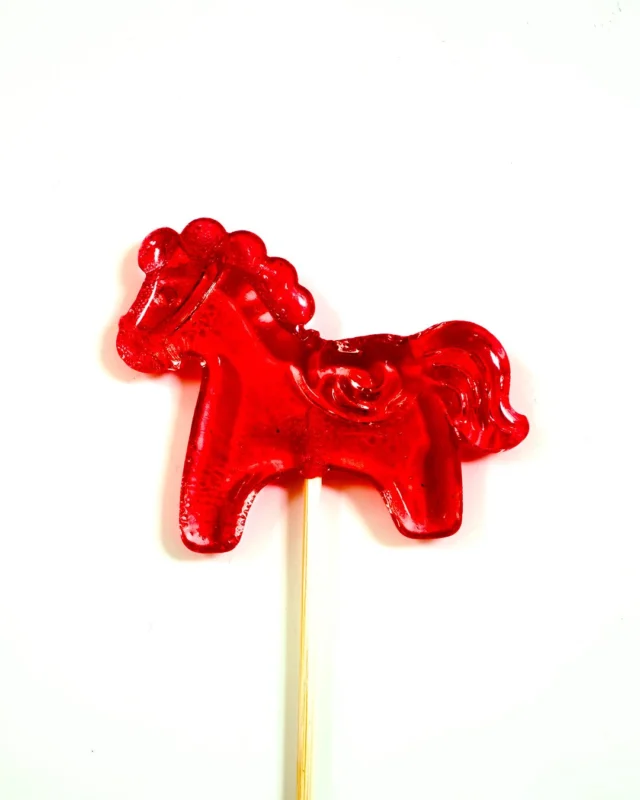 Коник - льодяник, що стане солодким декором для вашої паски 😍
Глазур + коник - для поціновувачів мінімалізму.

80 грн за штуку.
Для замовлення - пишіть у Direct або замовляйте на сайті.