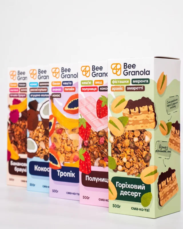 Зустрічайте нову Bee Granola 🐝
Ми змінили пакування, і тепер 12 улюблених смаків живуть у стильних коробках із яскравими, апетитними ілюстраціями.

Наше бачення твого ідеального сніданку. 
Розглядай. Пробуй. Насолоджуйся.

Нова коробка. Та сама гранола, яку любиш 🤍